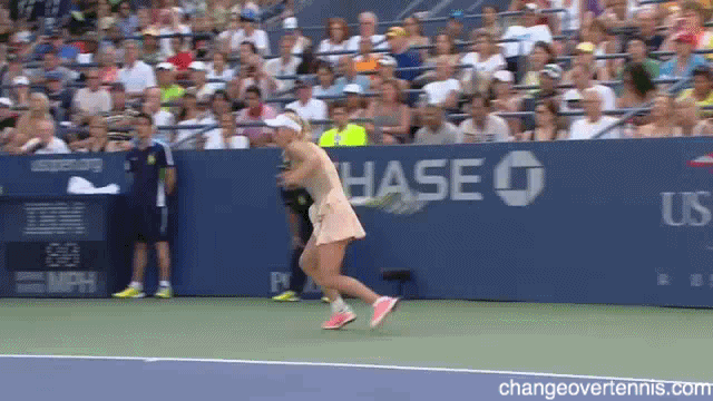 GIFs: Wozniacki’s Braid Gets Stuck on her Tennis Racquet